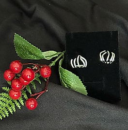 taş detay sarmal küpe